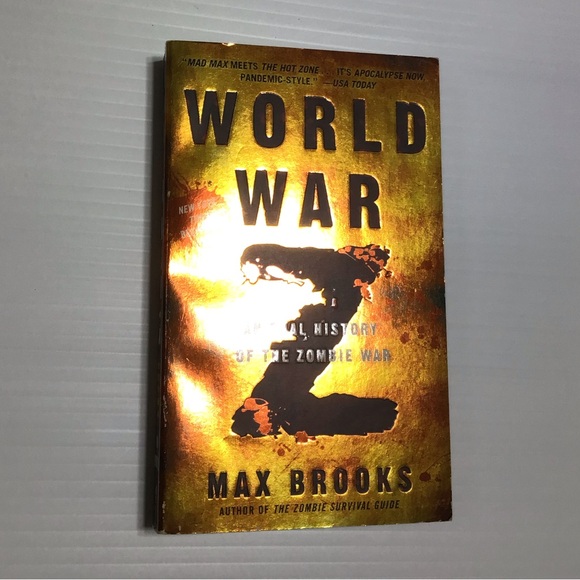 World War Z paperback Max Brooks 1st mass market edition with metallic cover - Picture 1 of 5